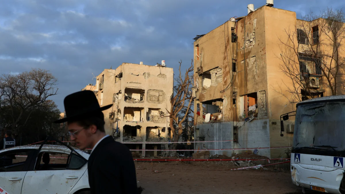 Yaxın Şərqdə gərginlik: Trampdan İrana 48 saatlıq ultimatum, Tehran isə cavab zərbələri ilə hədələyir