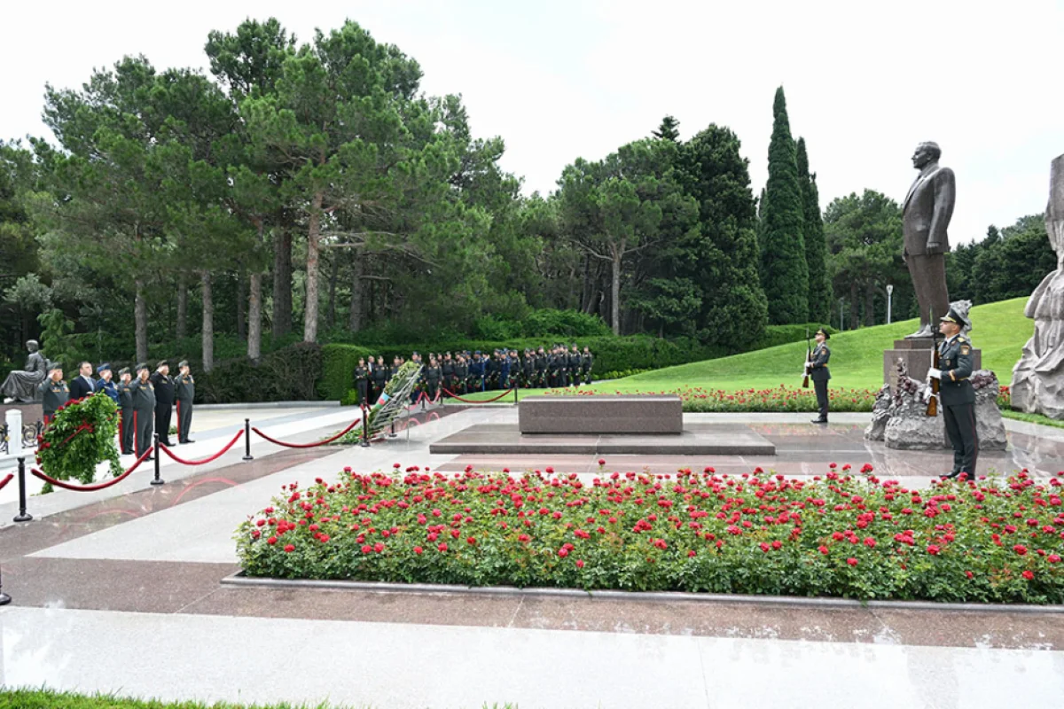 Zakir Həsənov Fəxri Xiyaban və Zəfər parkını ziyarət edib