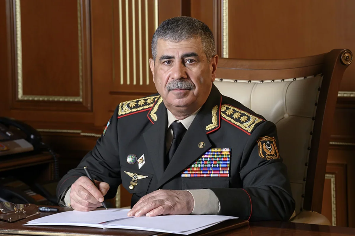 Zakir Həsənov Ordunun şəxsi heyətini təbrik edib